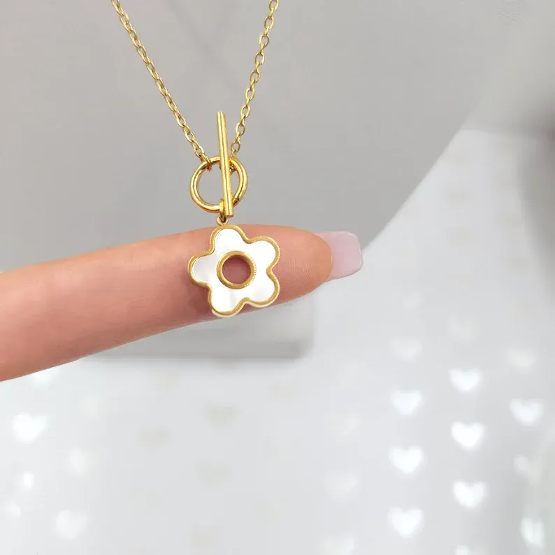 Floral Shell OT Chain Necklace for Women – Designer Collar Chain for Autumn and Winter Elegance