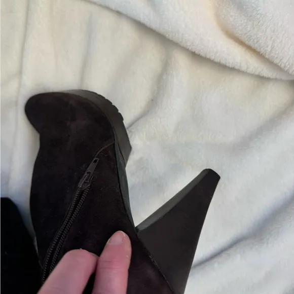 NWOT! Me Too Brown Suede high heel boots! Size 10M! 👢👢